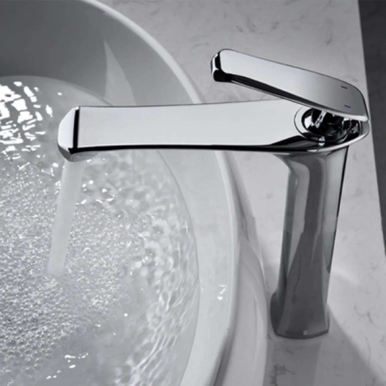 Современный латунный смеситель для ванной комнаты LaLume MB20501-23 Современный латунный смеситель для ванной комнаты LaLume MB20501-23