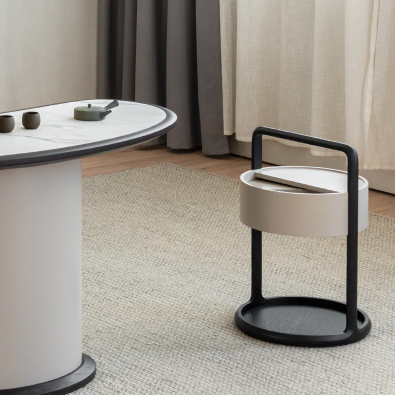 Круглый столик с ящиком для хранения из массива дерева MIZEO 37326-29