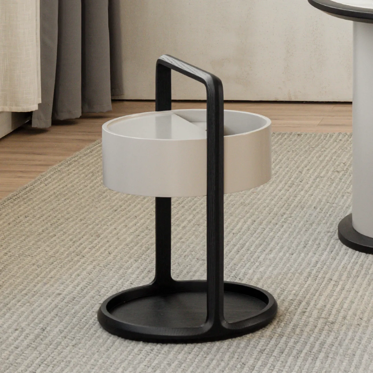 Круглый столик с ящиком для хранения из массива дерева MIZEO 37326-29