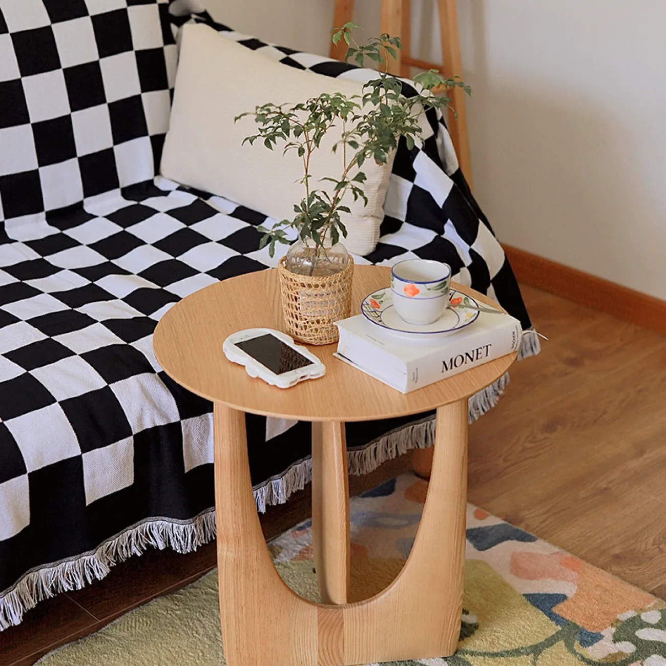 Приставной столик из цельного дерева круглый креативного цвета MIZEO 37327-29