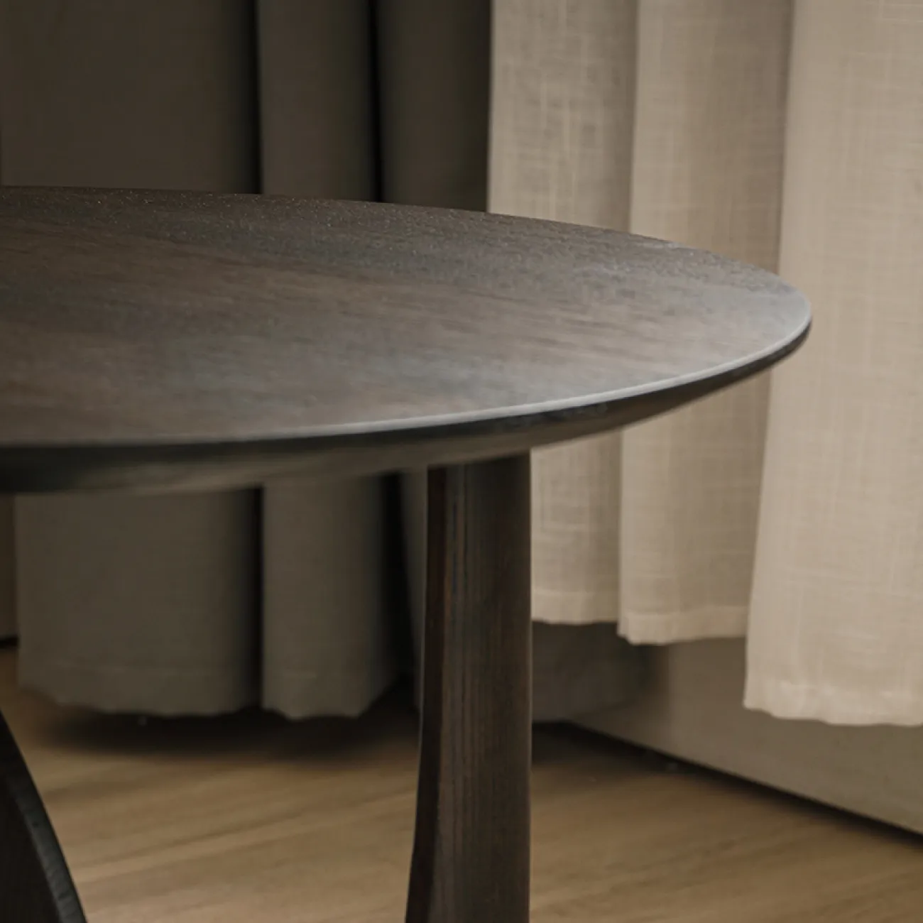 Приставной столик из цельного дерева круглый креативного цвета MIZEO 37327-29