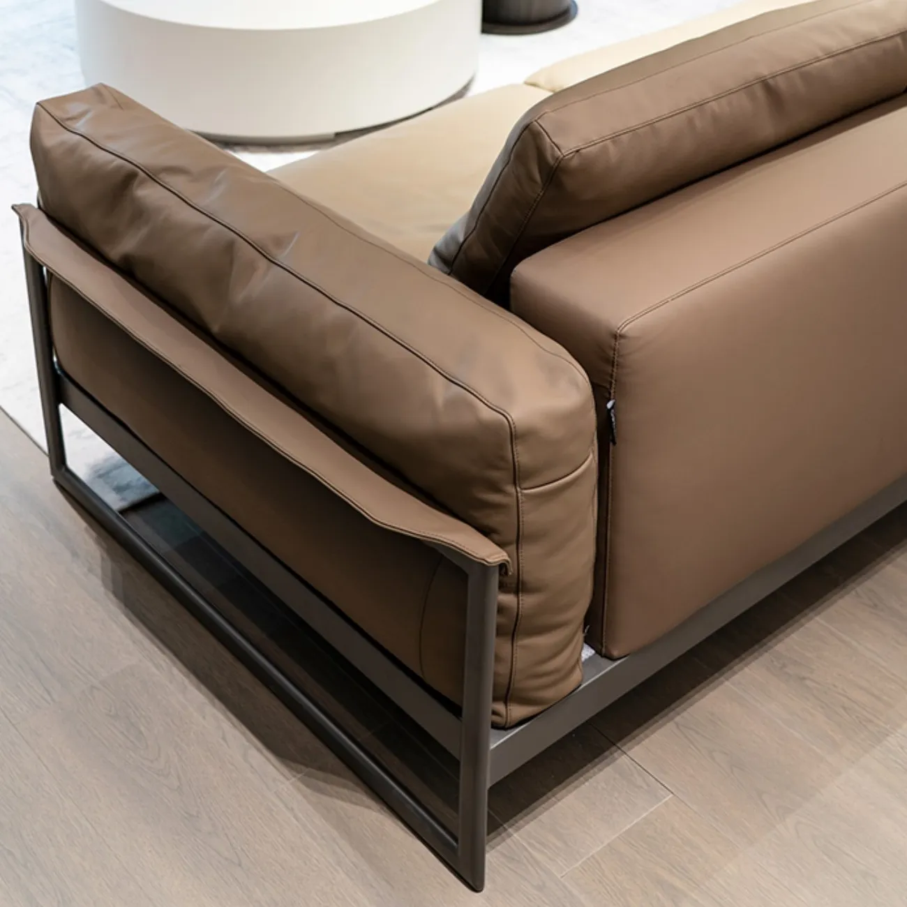 Роскошный прямой диван из кожи MIZEO 37329-29