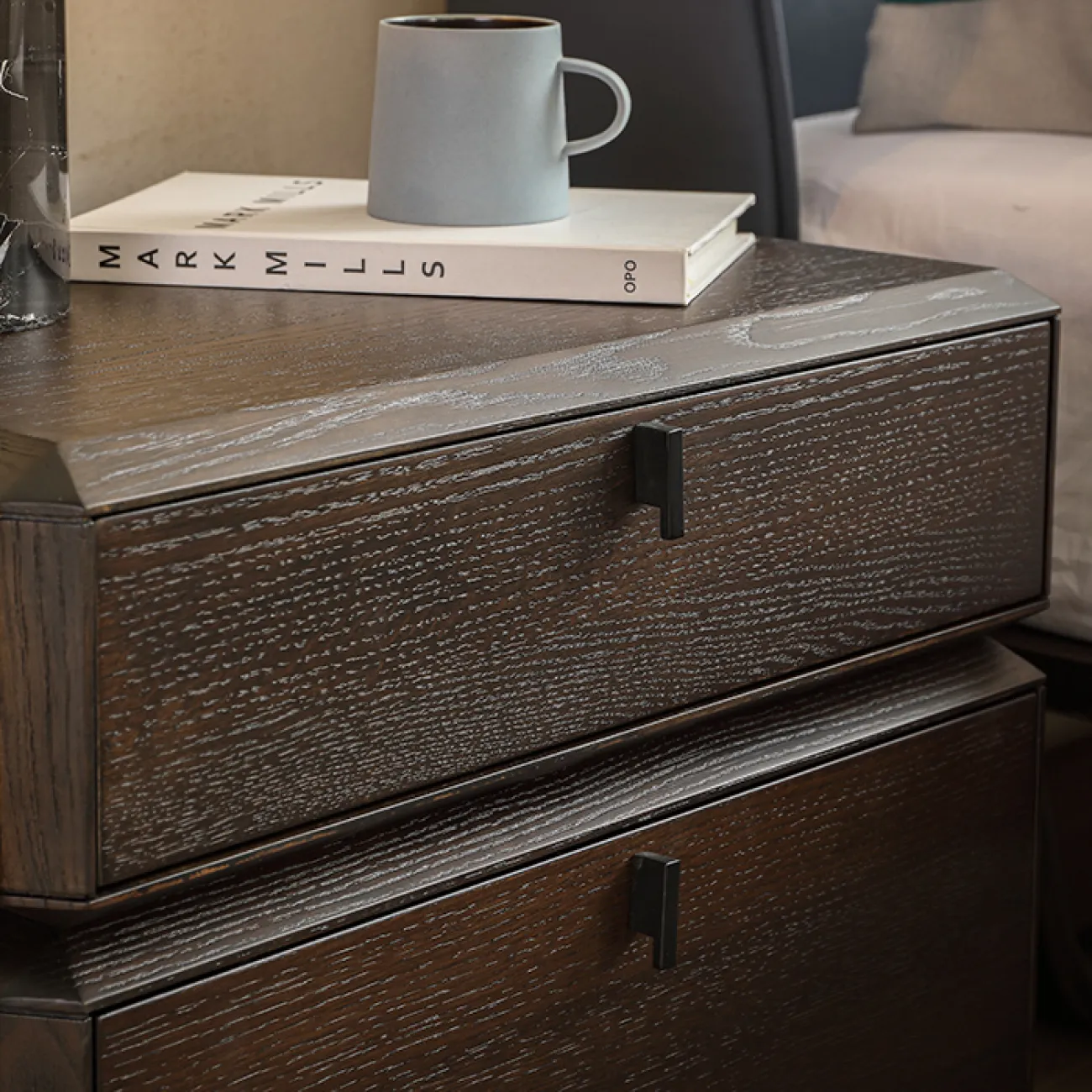 Прикроватная тумба из массива дерева MIZEO 37333-29 Прикроватная тумба из массива дерева MIZEO 37333-29