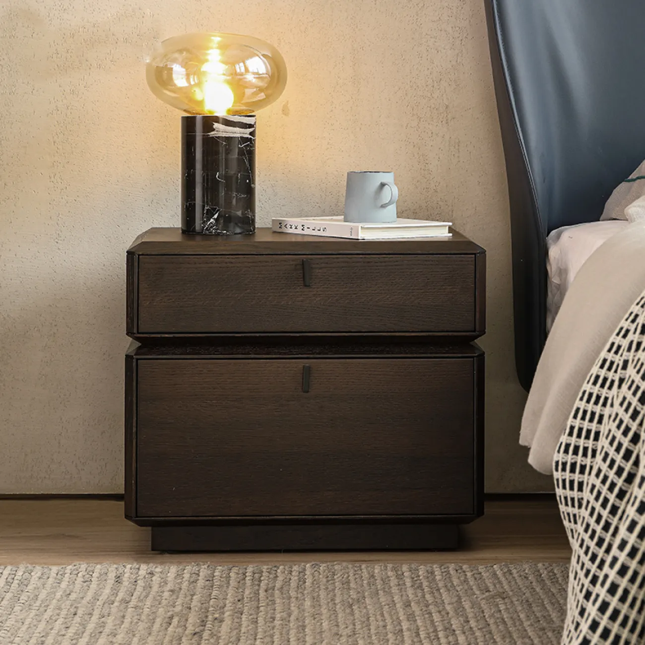 Прикроватная тумба из массива дерева MIZEO 37333-29 Прикроватная тумба из массива дерева MIZEO 37333-29