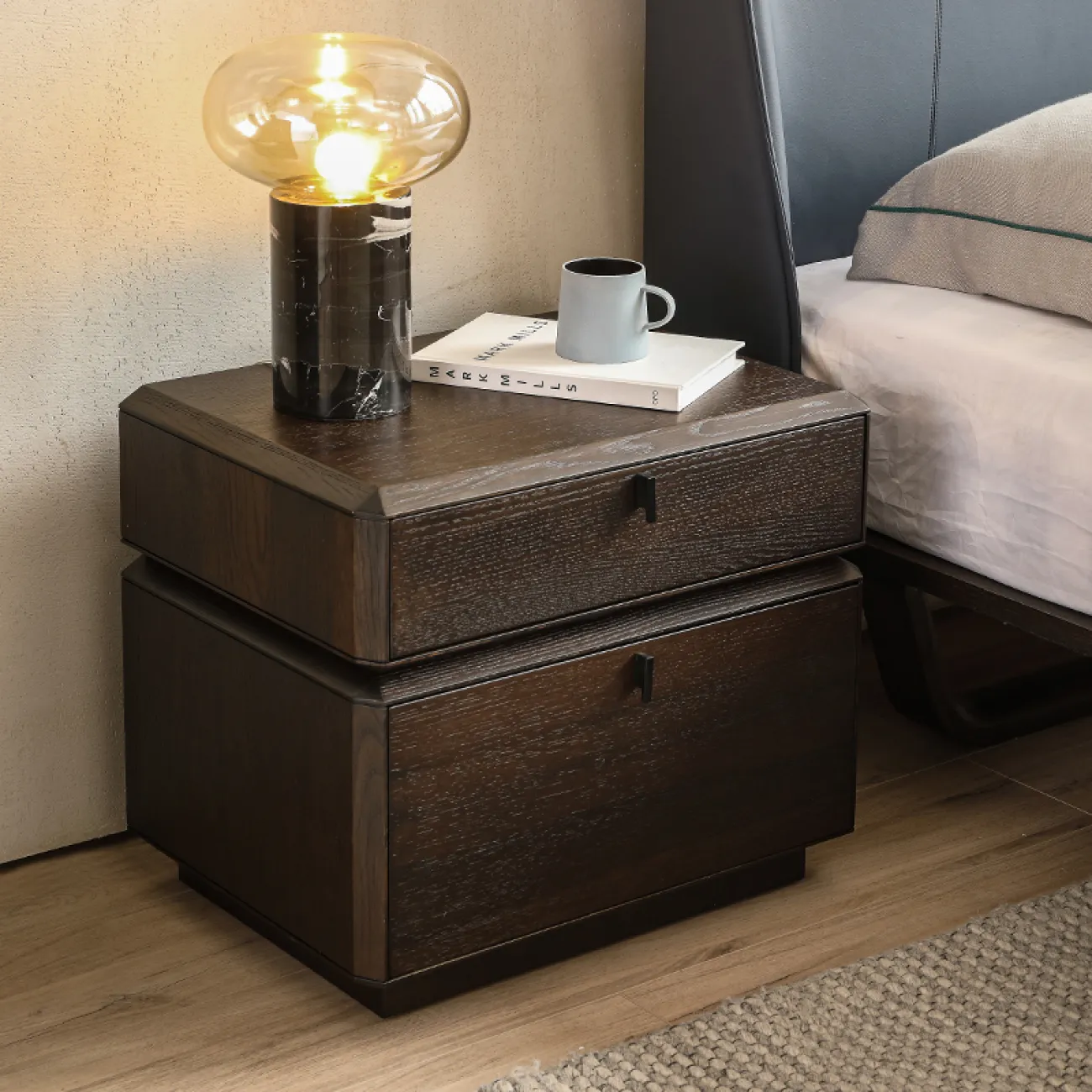 Прикроватная тумба из массива дерева MIZEO 37333-29 Прикроватная тумба из массива дерева MIZEO 37333-29