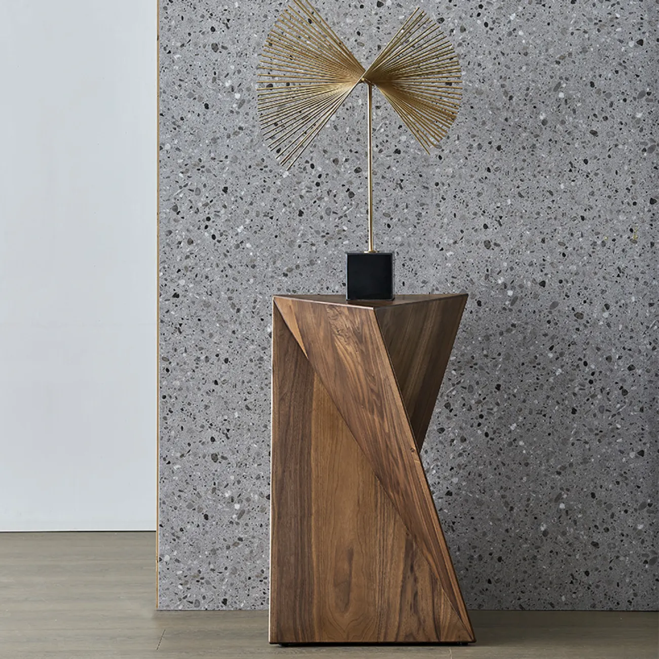 Приставной столик из североамериканского чёрного ореха MIZEO 37334-29 Приставной столик из североамериканского чёрного ореха MIZEO 37334-29