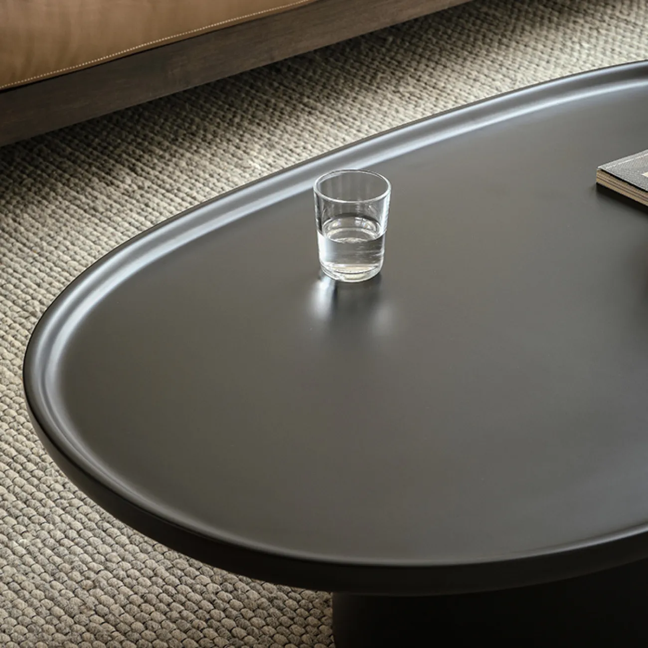 Роскошный журнальный столик из массива дерева MIZEO 37336-29