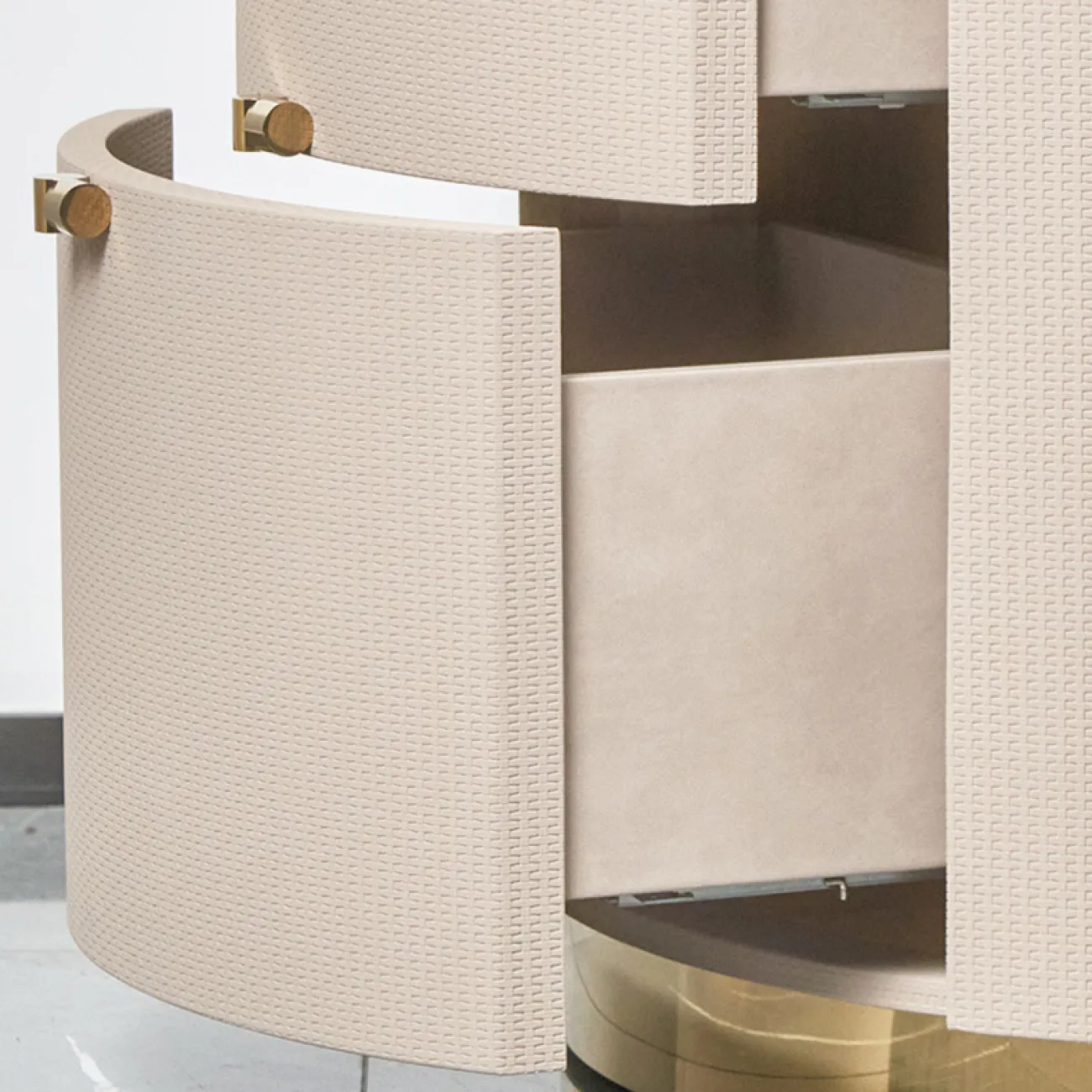 Французская овальная прикроватная тумба MSS 37352-29