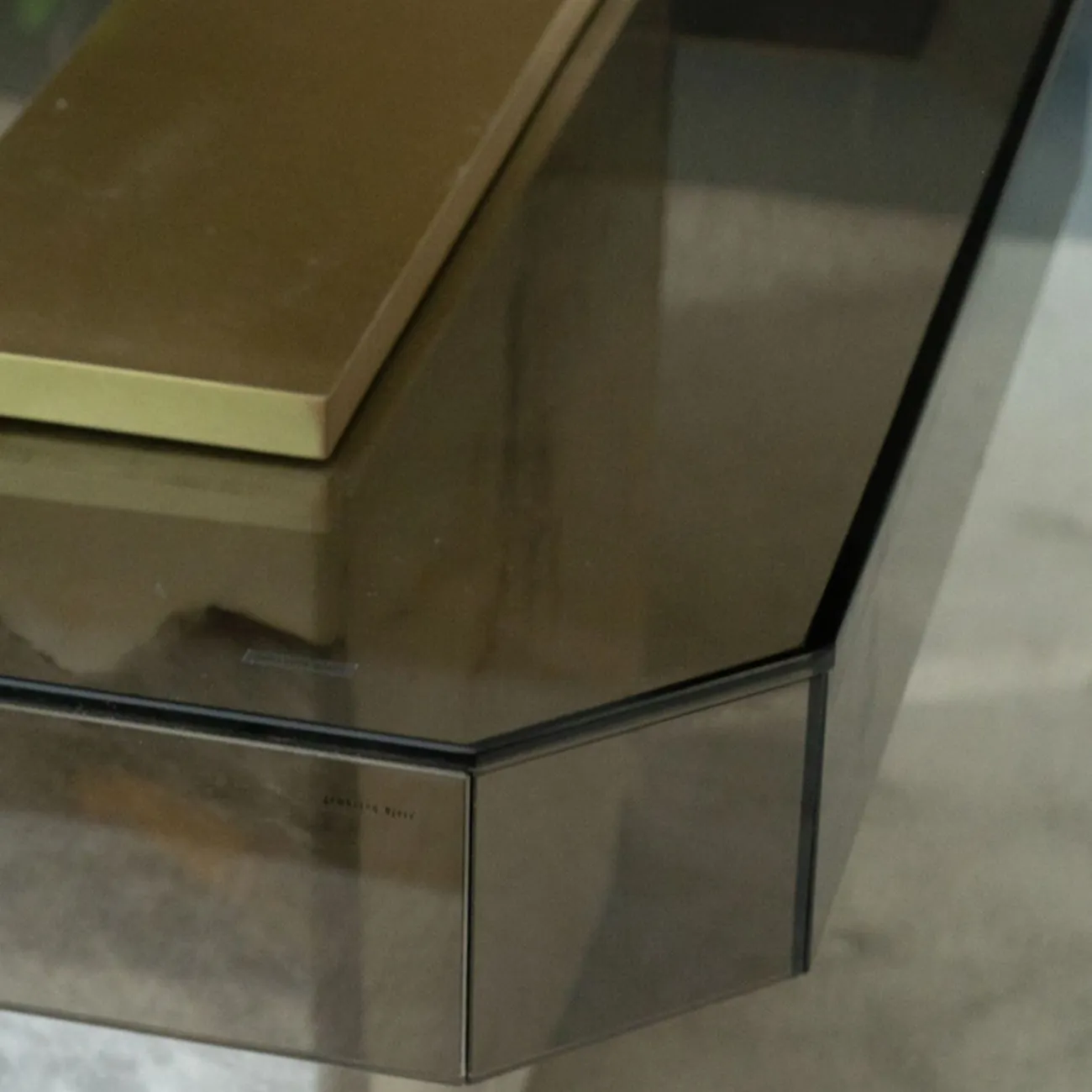 Роскошный журнальный столик из закаленного стекла MSS 37355-29