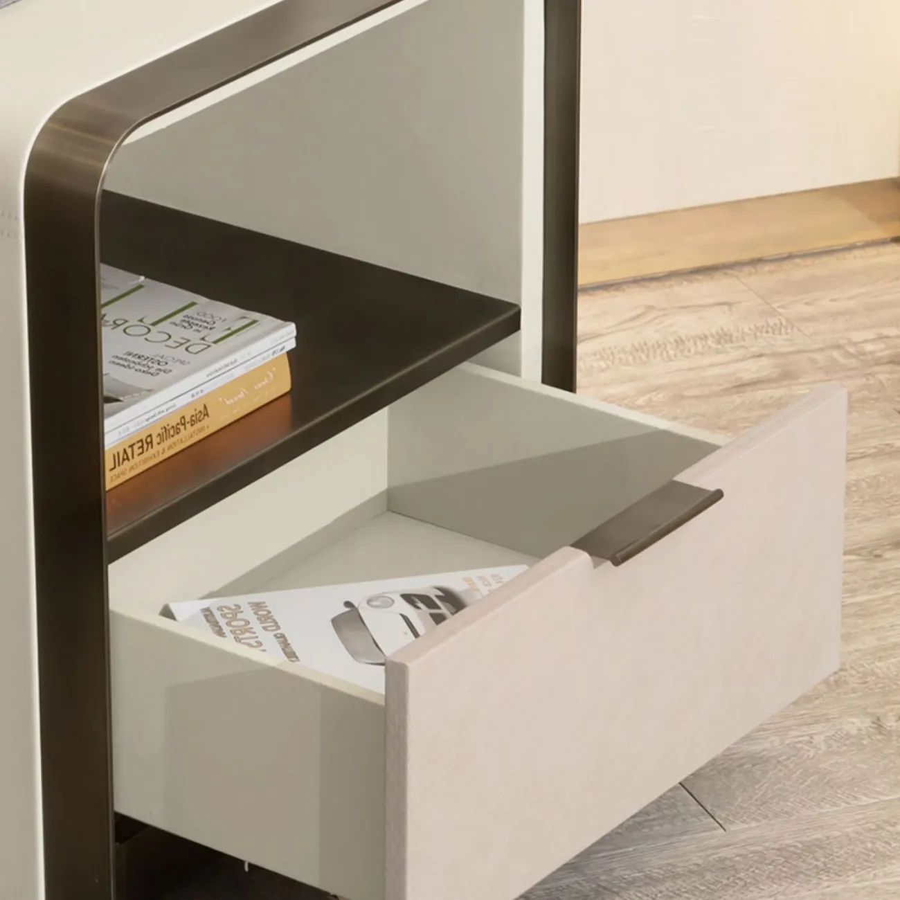 Роскошная прикроватная тумбочка в итальянском стиле MSS 37364-29