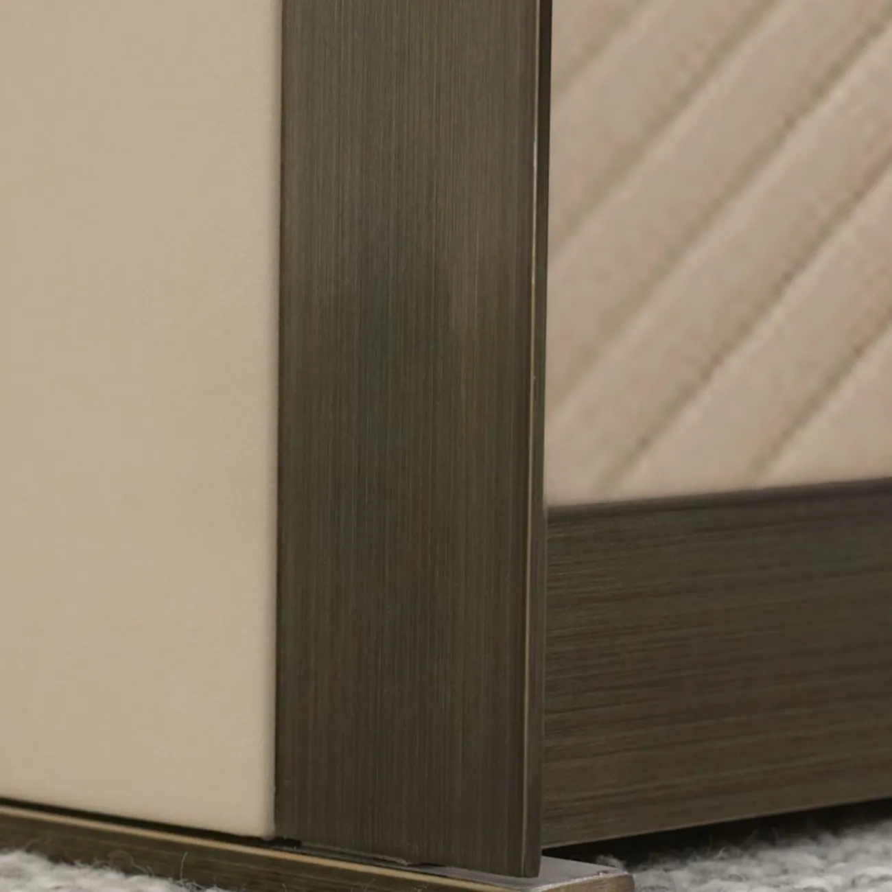 Роскошная прикроватная тумбочка в итальянском стиле MSS 37364-29