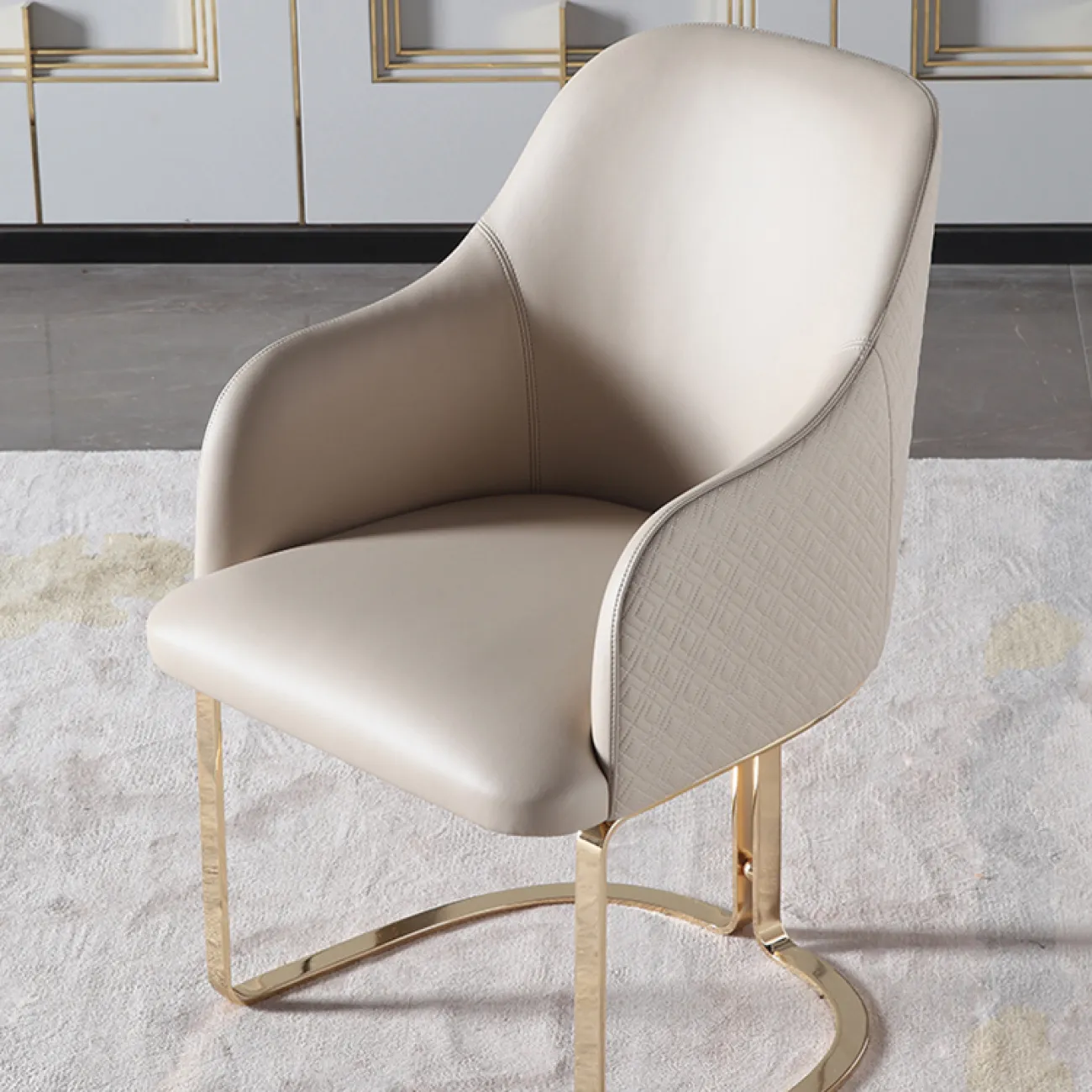 Роскошное кожаное обеденное кресло в постмодернистском стиле MSS 37383-29 