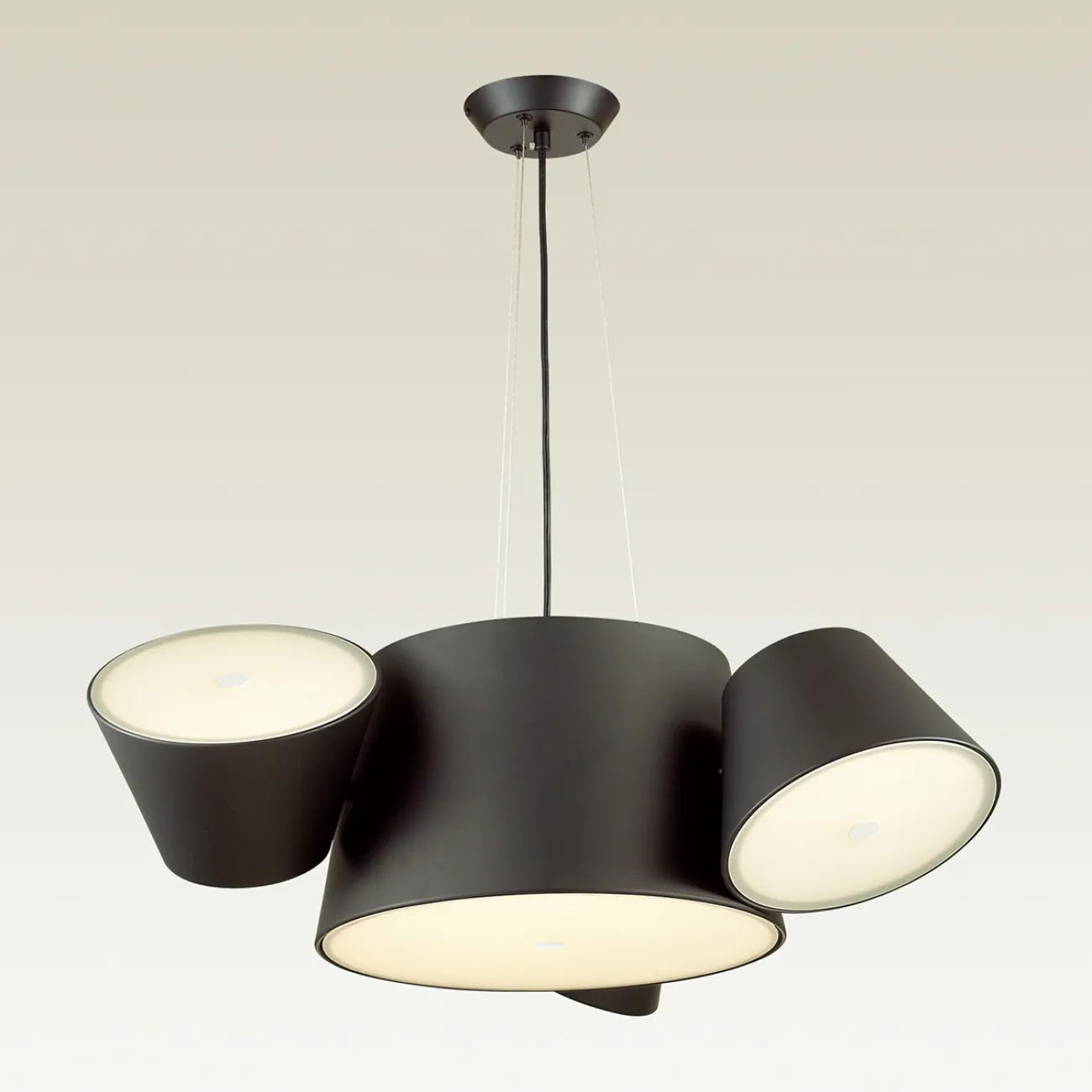 Серия люстр с плафонами в форме усеченного конуса. ADELA Серия люстр с плафонами в форме усеченного конуса. ADELA