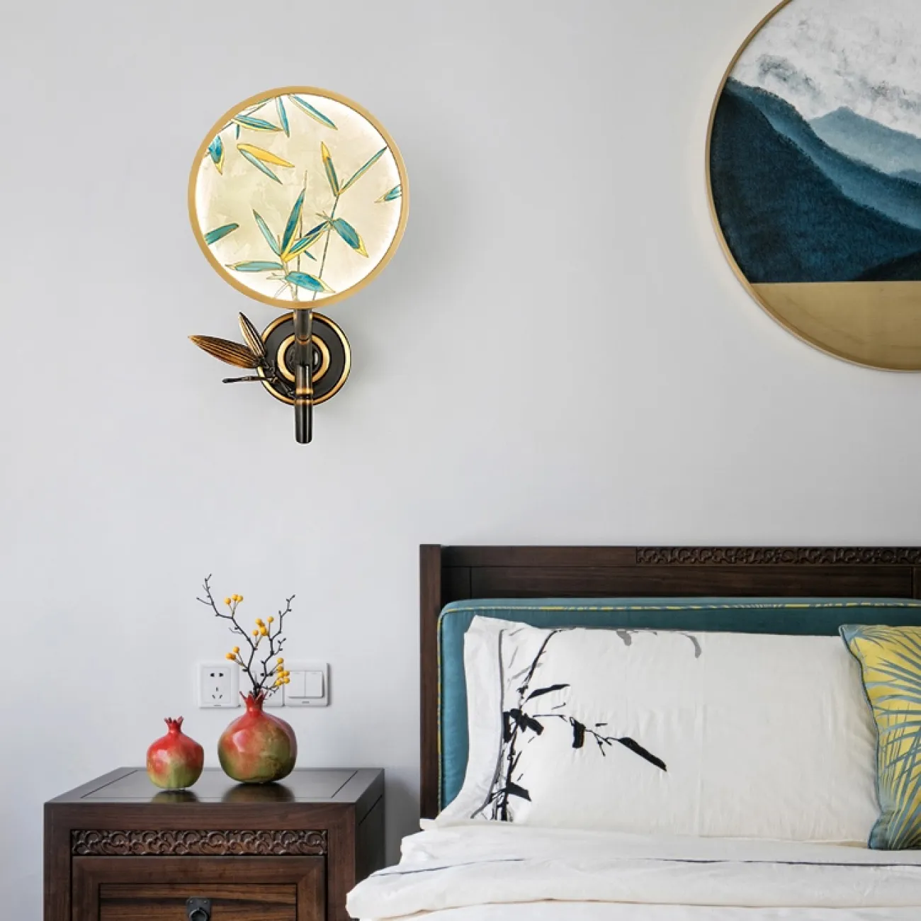 Светодиодный настенный светильник в виде стебля бамбука со стеклянным панно с росписью в японском стиле AKIRA WALL