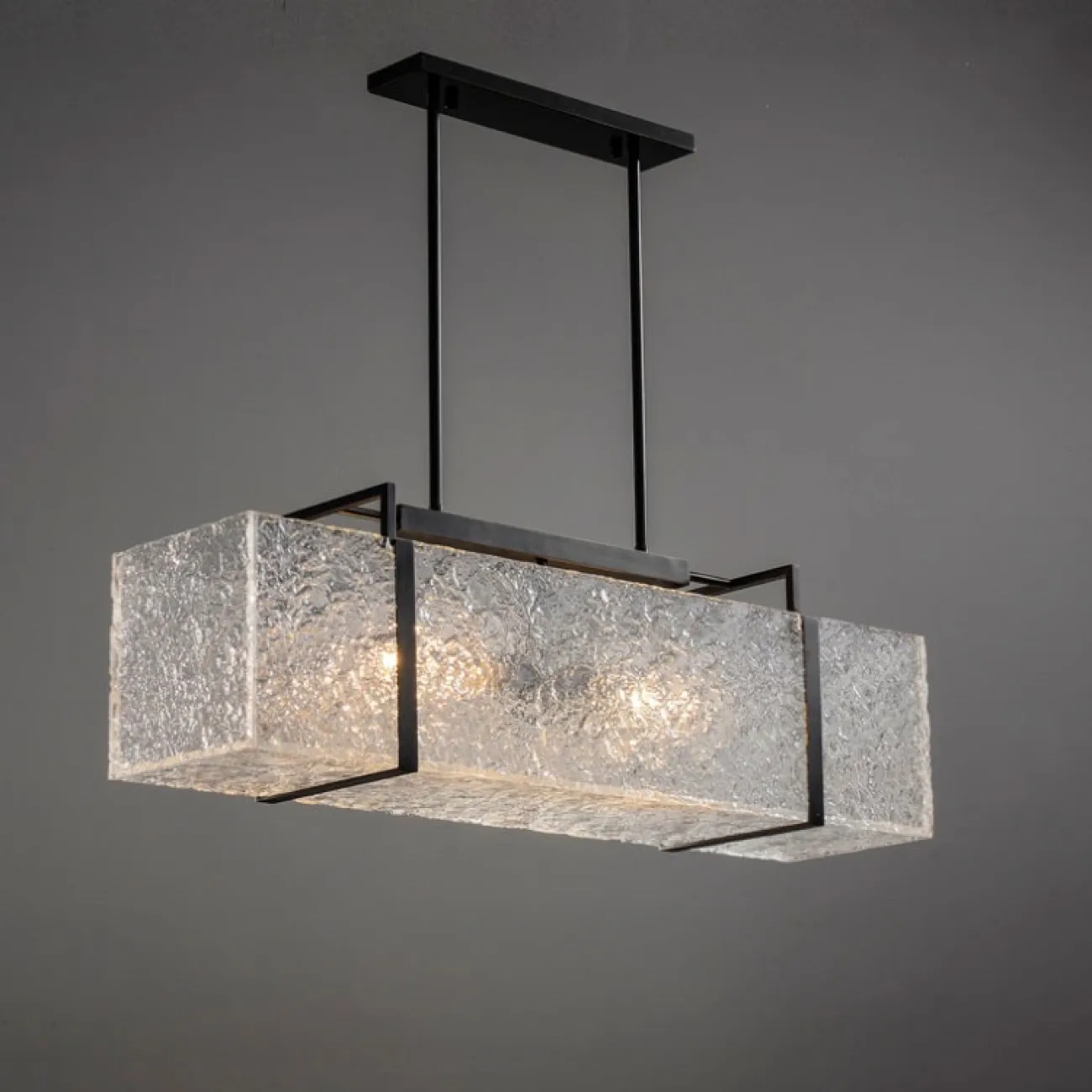 Светильник с корпусом из рельефных пластин в виде объемного прямоугольника ALANNA