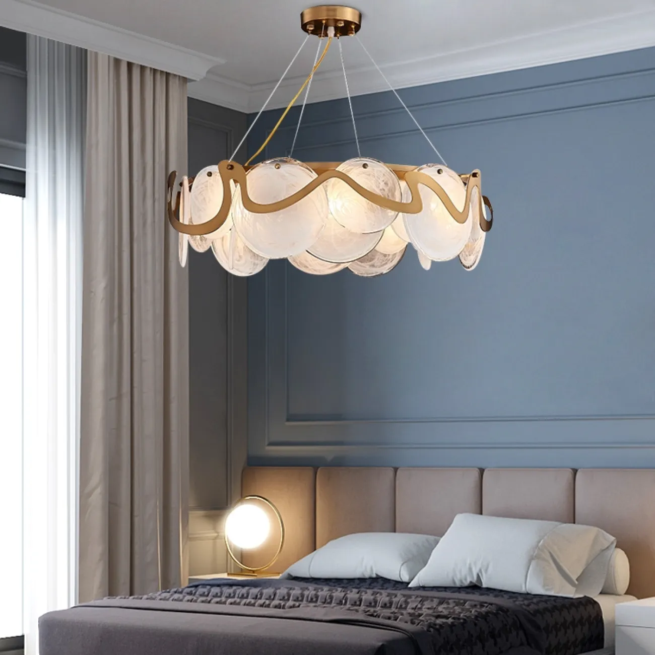 Потолочная люстра в стиле постмодерн со стеклянными подвесами ALESSA