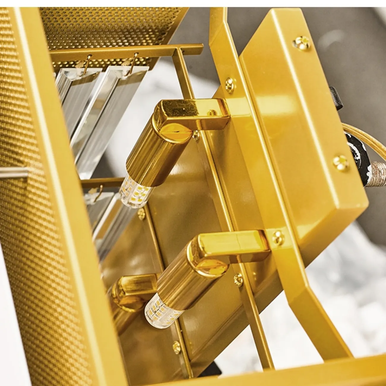 Дизайнерские настенные светильники со стеклянными гранеными подвесками ALSING WALL