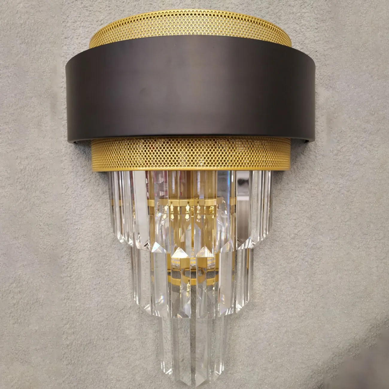 Дизайнерские настенные светильники со стеклянными гранеными подвесками ALSING WALL