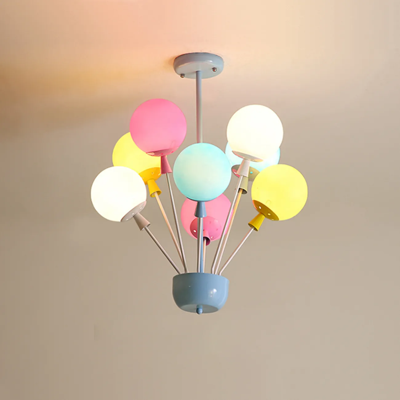 Люстра на штанге с воздушными шарами для детской комнаты BALLOON-UP A