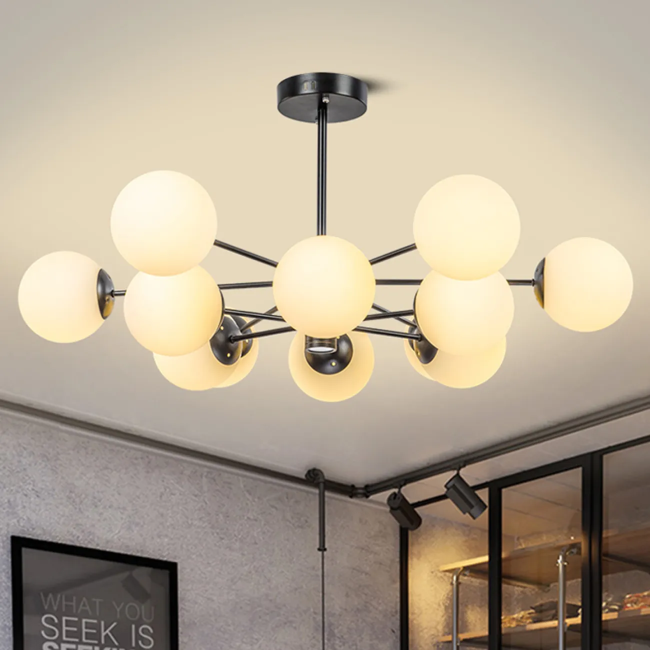 Модная люстра с шарообразными плафонами BALLS