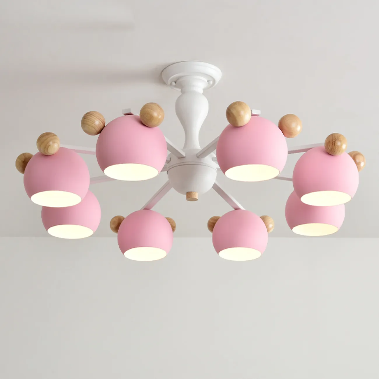 Люстра в скандинавском стиле с деревянными элементами BONNY