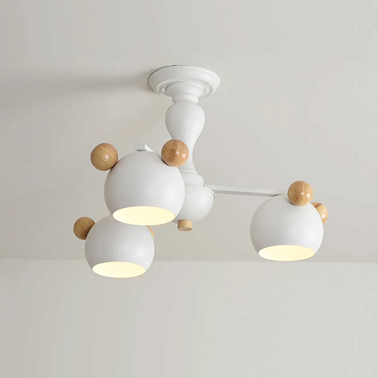 Люстра в скандинавском стиле с деревянными элементами BONNY