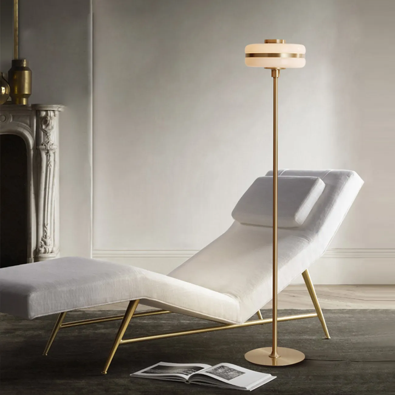 Торшер в стиле постмодерн со стеклянным плафономCLAS FL