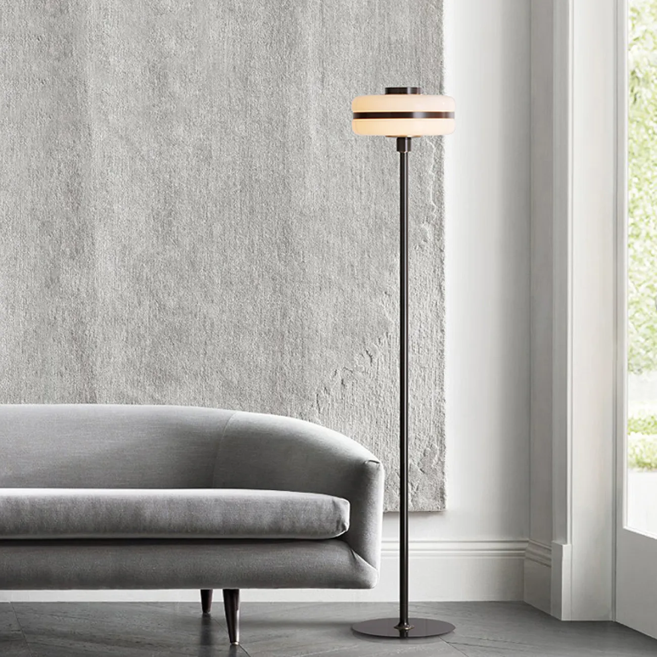 Торшер в стиле постмодерн со стеклянным плафономCLAS FL