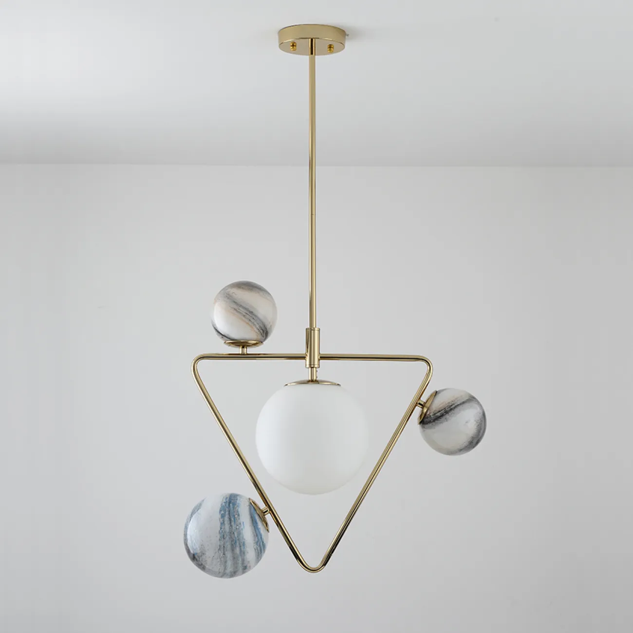 Подвесной светильник с плафонами в виде планет COSMOGONY