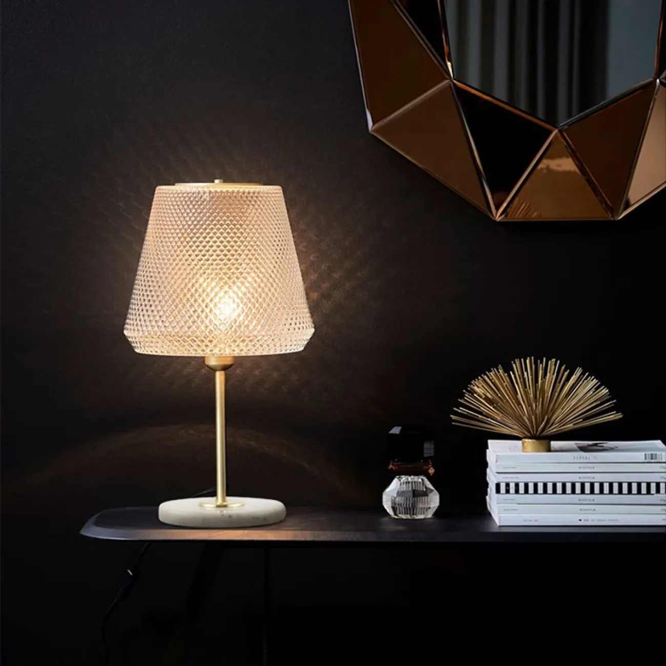 Настольная лампа с плафоном из рифленого стекла DAKOTA TAB Настольная лампа с плафоном из рифленого стекла DAKOTA TAB