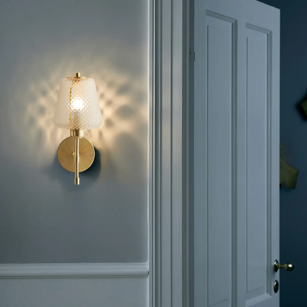 Бра с плафоном из рифленого стекла DAKOTA WALL