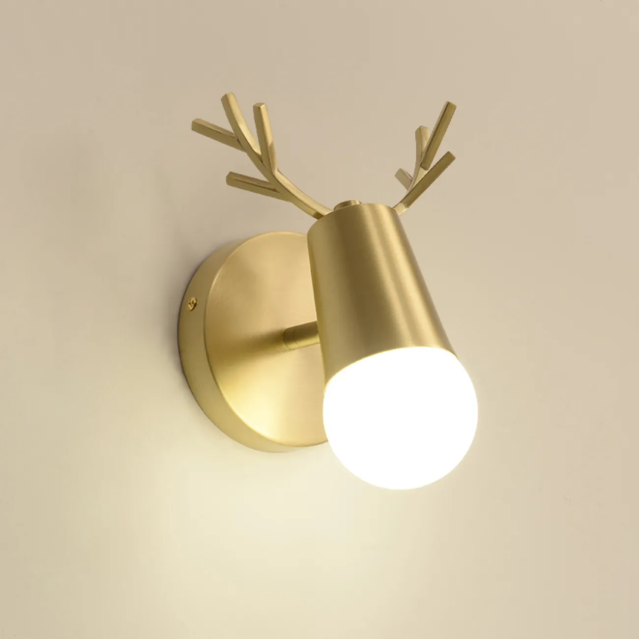 Минималистское бра в скандинавском стиле с регулируемым углом наклона DEER GOLD
