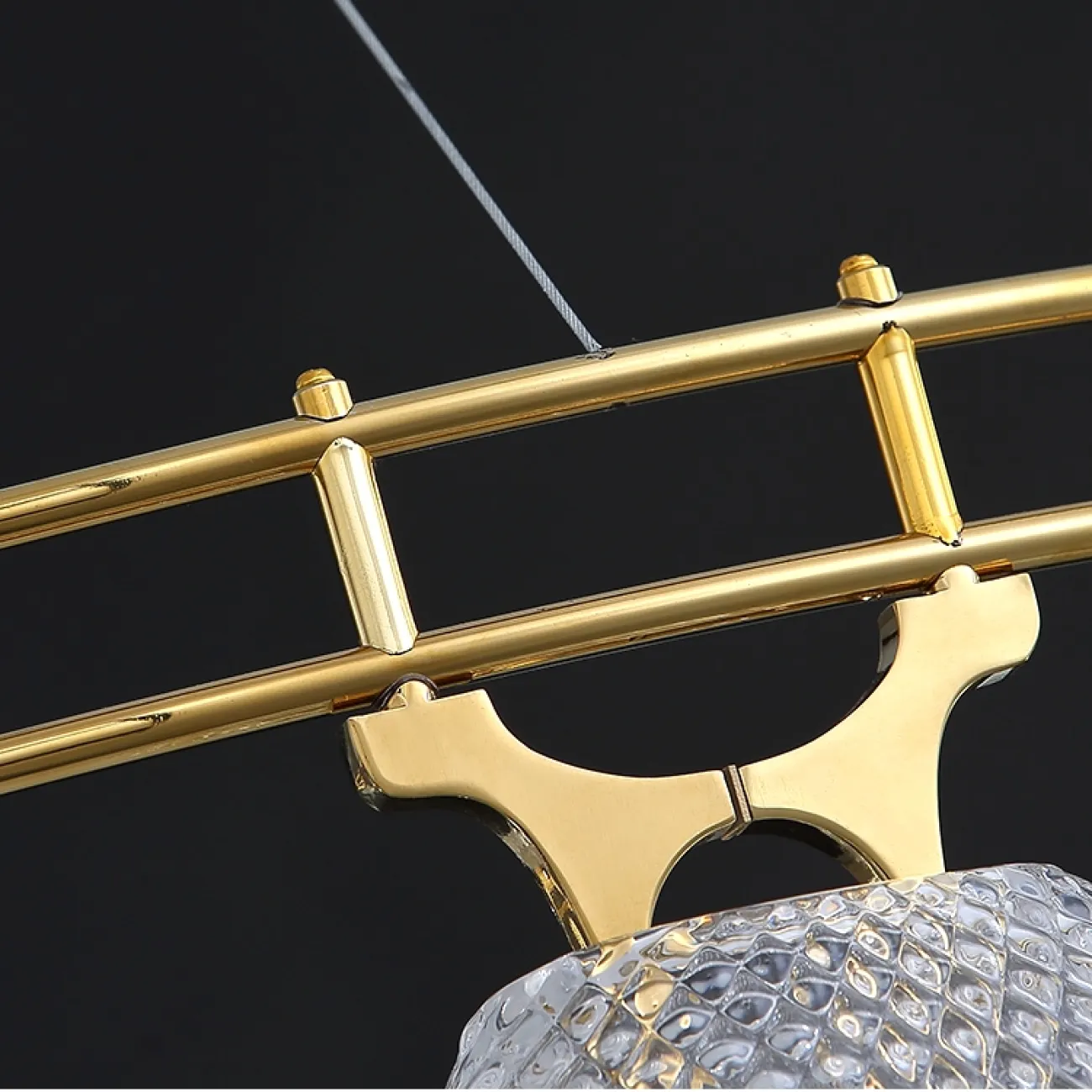 Кольцевая люстра с плафонами из рифленого стекла DORIS