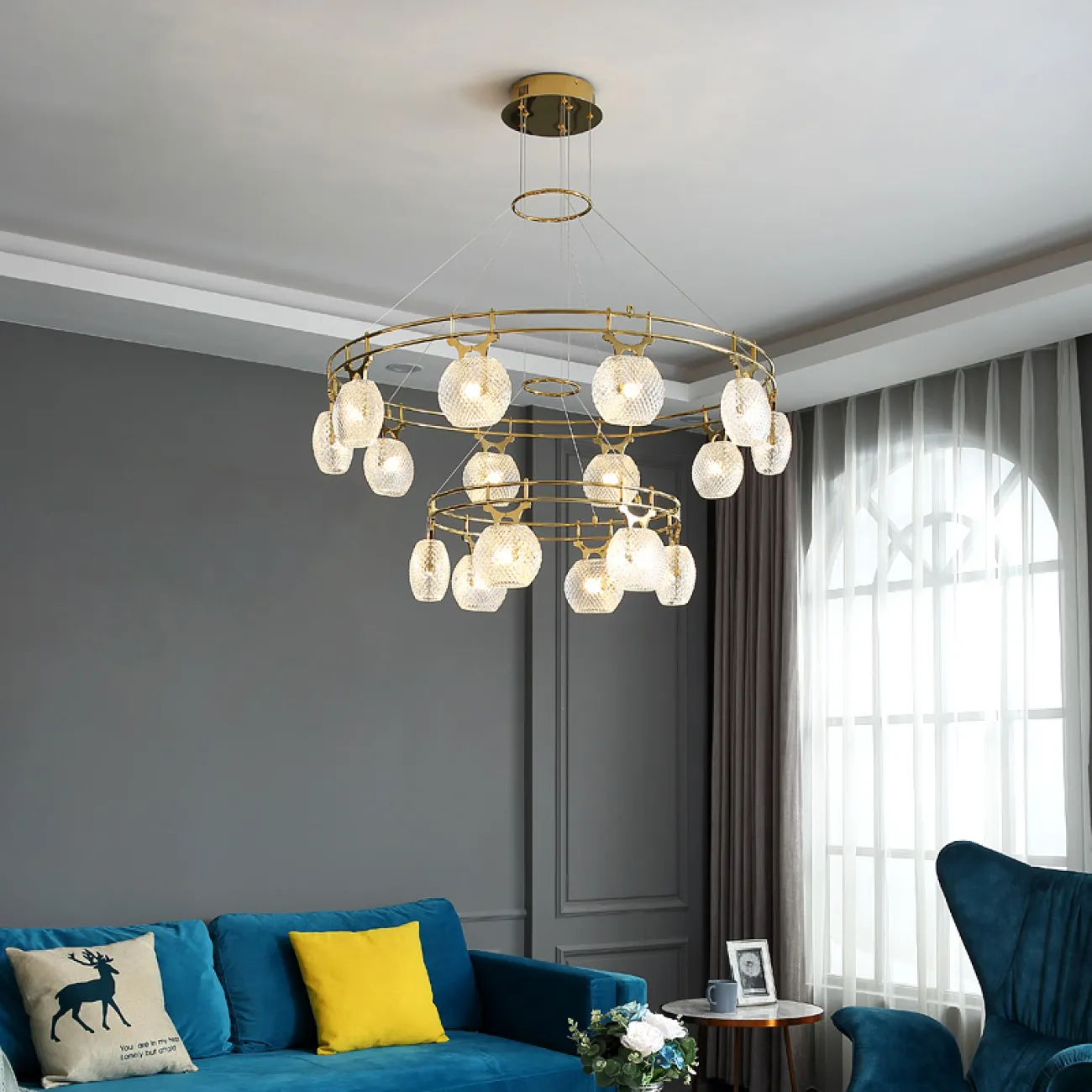 Кольцевая люстра с плафонами из рифленого стекла DORIS