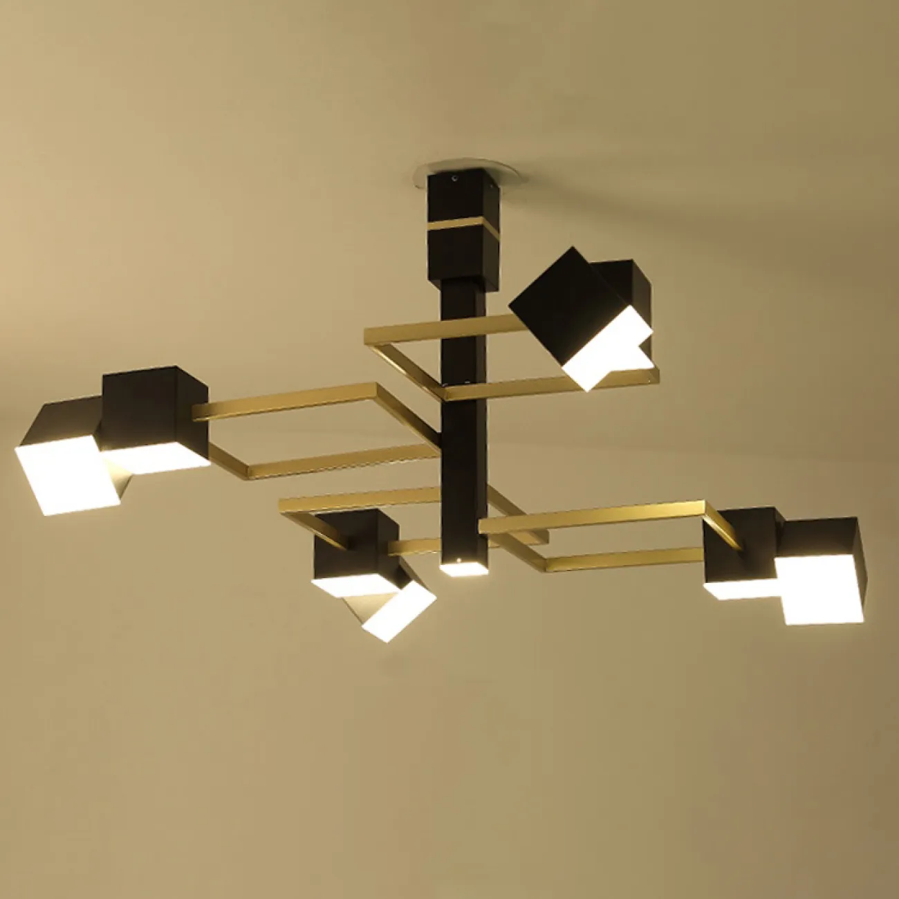 Дизайнерский потолочный светильник геометрической формы FRAME Дизайнерский потолочный светильник геометрической формы FRAME