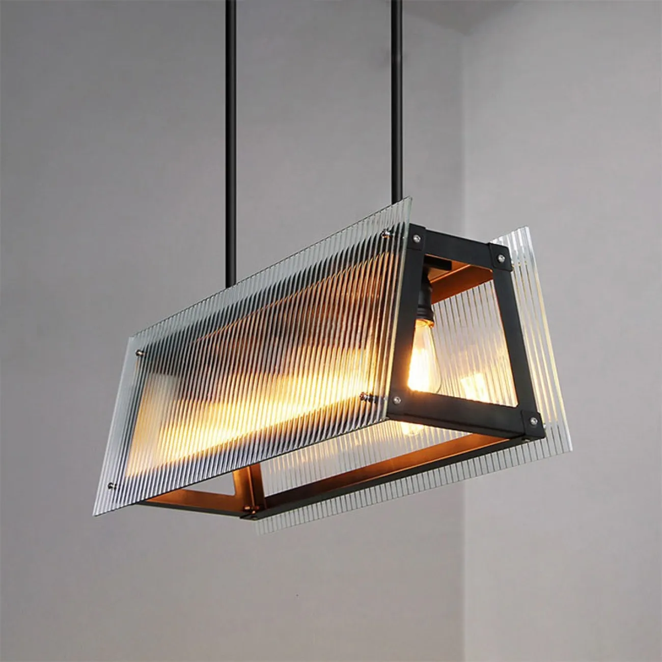 Реечный светильник из прозрачного рифленого стекла HAGAR