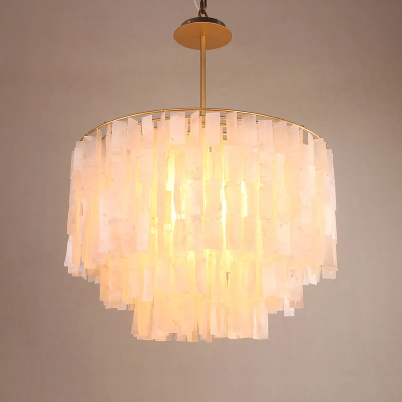 Люстра из перламутровых прямоугольных подвесок HARBOUR