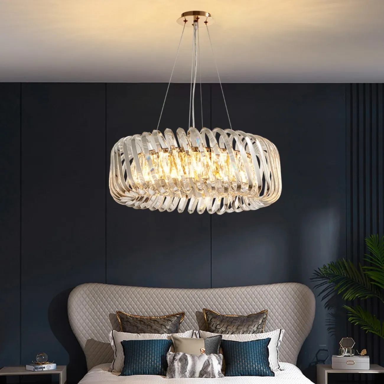 Оригинальная дизайнерская люстра из фигурного стекла HELIX