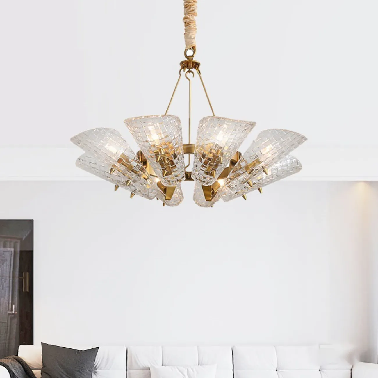 Люстра в стиле ампир с рельефным рисунком на плафонах из стекла HIGGINS CH