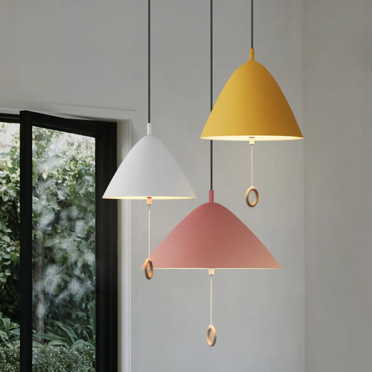 Подвесной светильник HUG с веревочным выключателем.