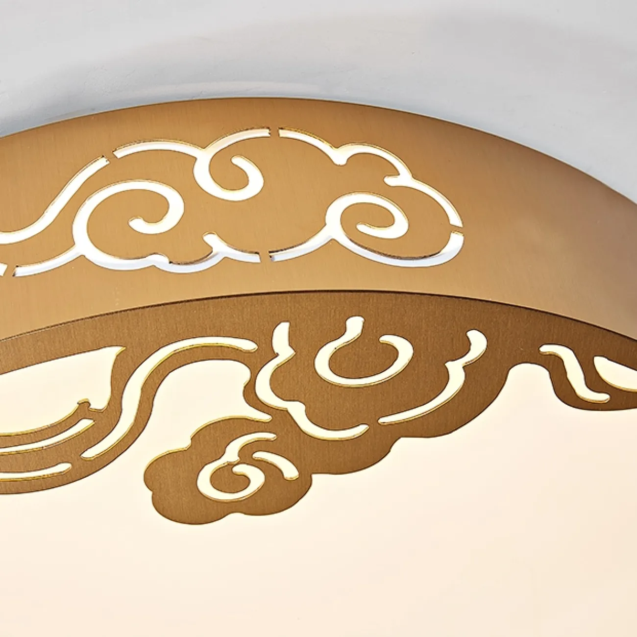 Светодиодный потолочнный светильник, декорированный прорезным рисунком в азиатском стиле IMA