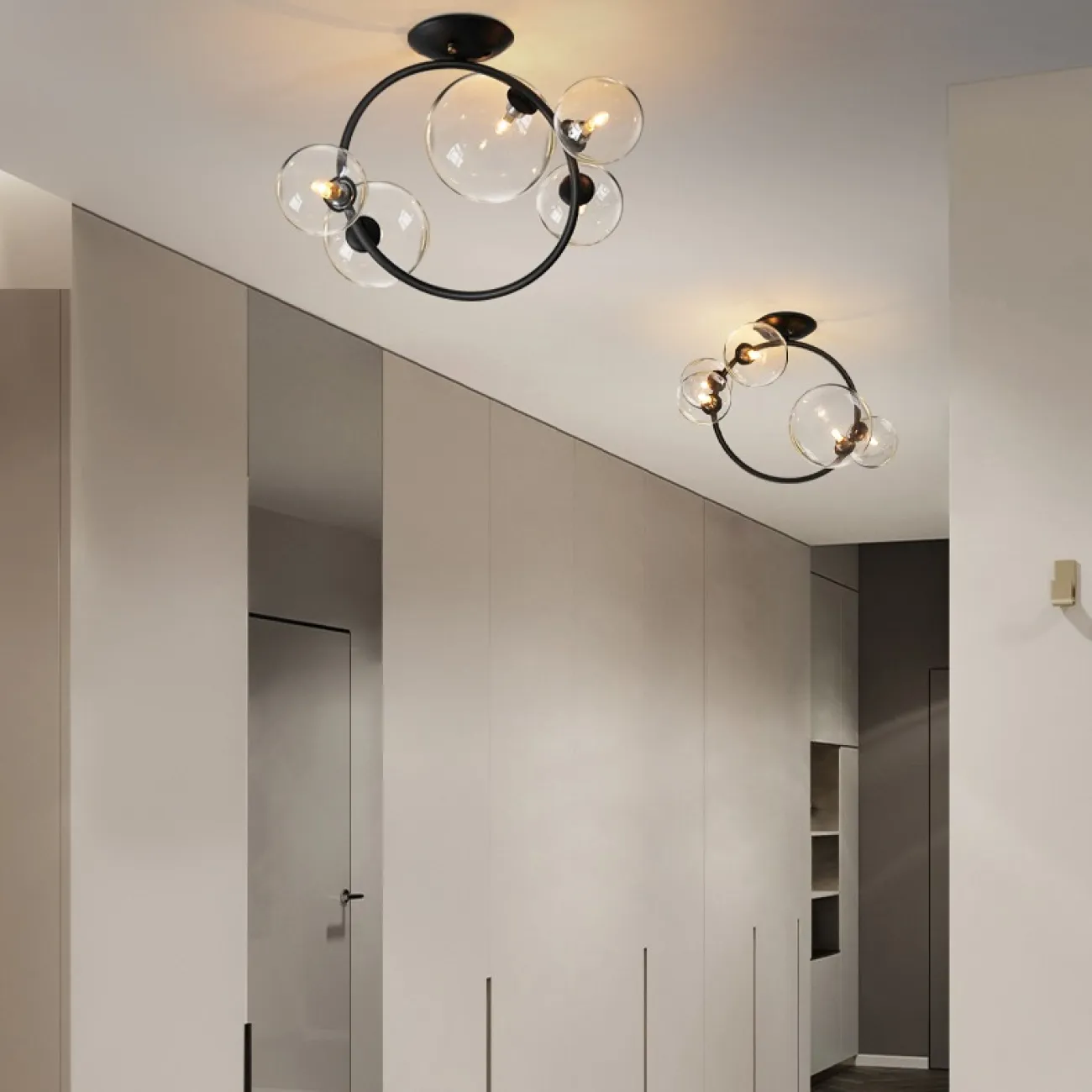 Потолочная люстра с круглыми стеклянными плафонами разного размера на кольцевом каркасе IONA C Потолочная люстра с круглыми стеклянными плафонами разного размера на кольцевом каркасе IONA C