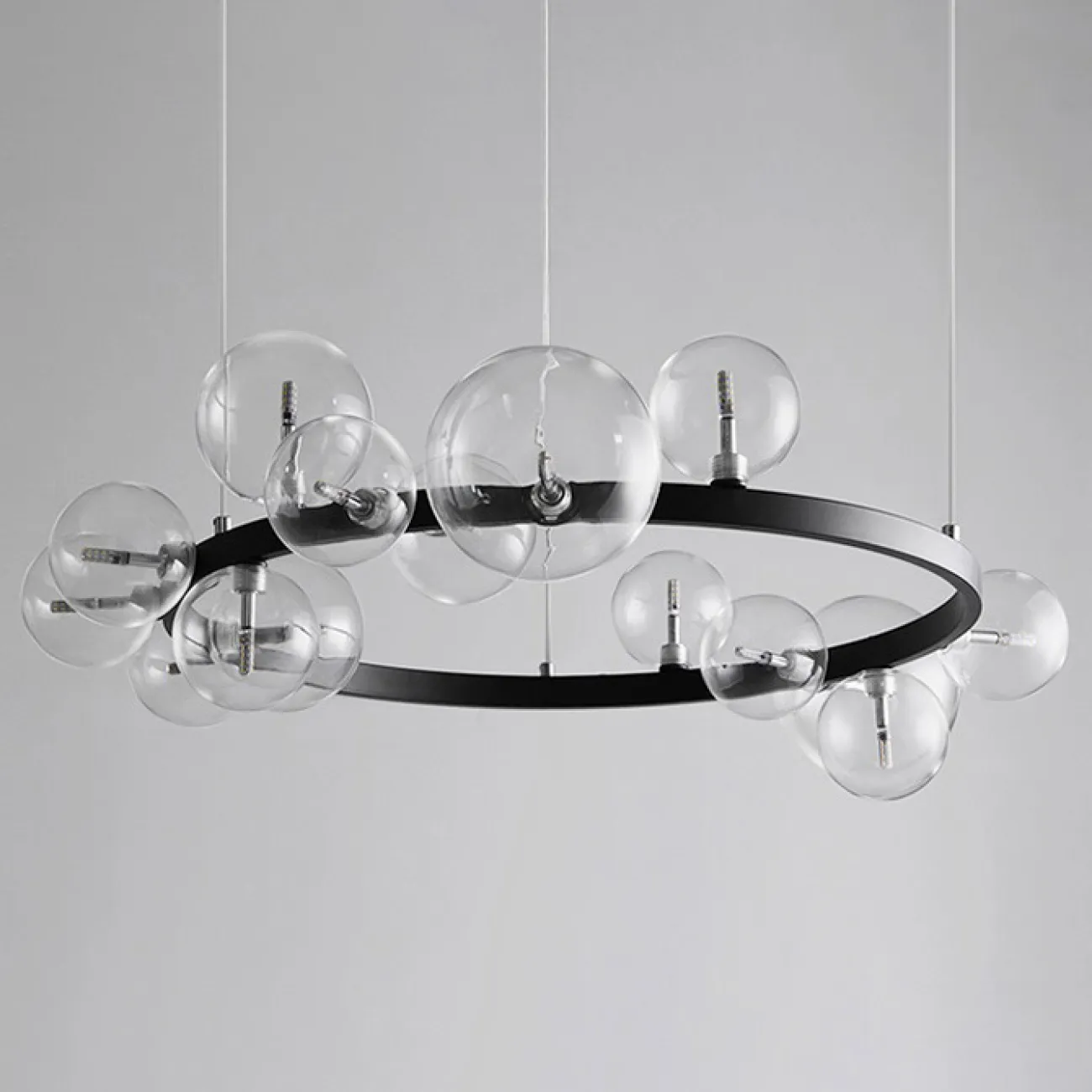 Дизайнерская кольцевая люстра с асимметрично расположенными стеклянными плафонами разного диаметра IONA