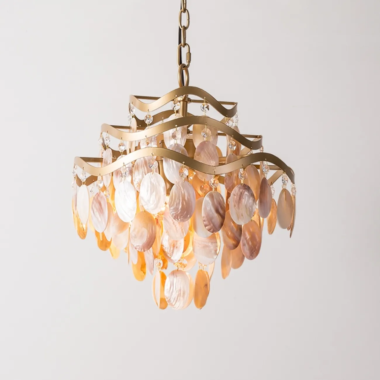 Дизайнерская люстра с подвесками из перламутра ISABEL PEARL Дизайнерская люстра с подвесками из перламутра ISABEL PEARL