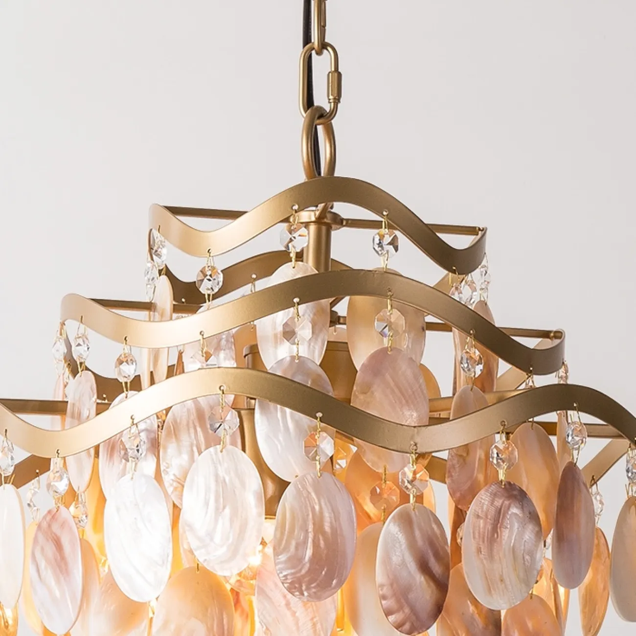 Дизайнерская люстра с подвесками из перламутра ISABEL PEARL Дизайнерская люстра с подвесками из перламутра ISABEL PEARL