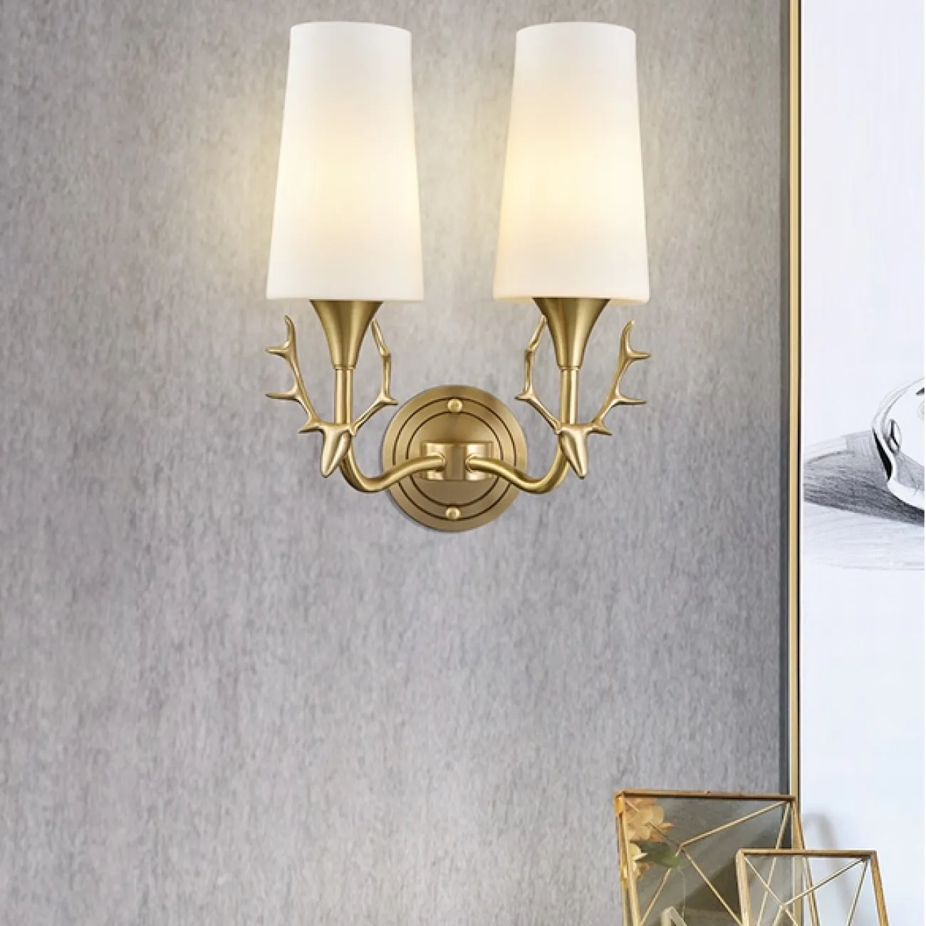 Бра со стеклянными плафонами на каркасе из металла вдохновленная природными мотивами IVET