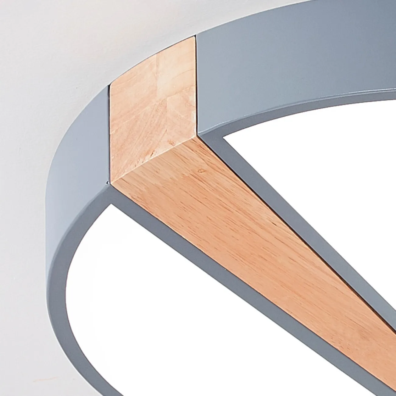 Потолочный светильник в скандинавском стиле с каркасом из металла и деревянным декором KETLIN Потолочный светильник в скандинавском стиле с каркасом из металла и деревянным декором KETLIN