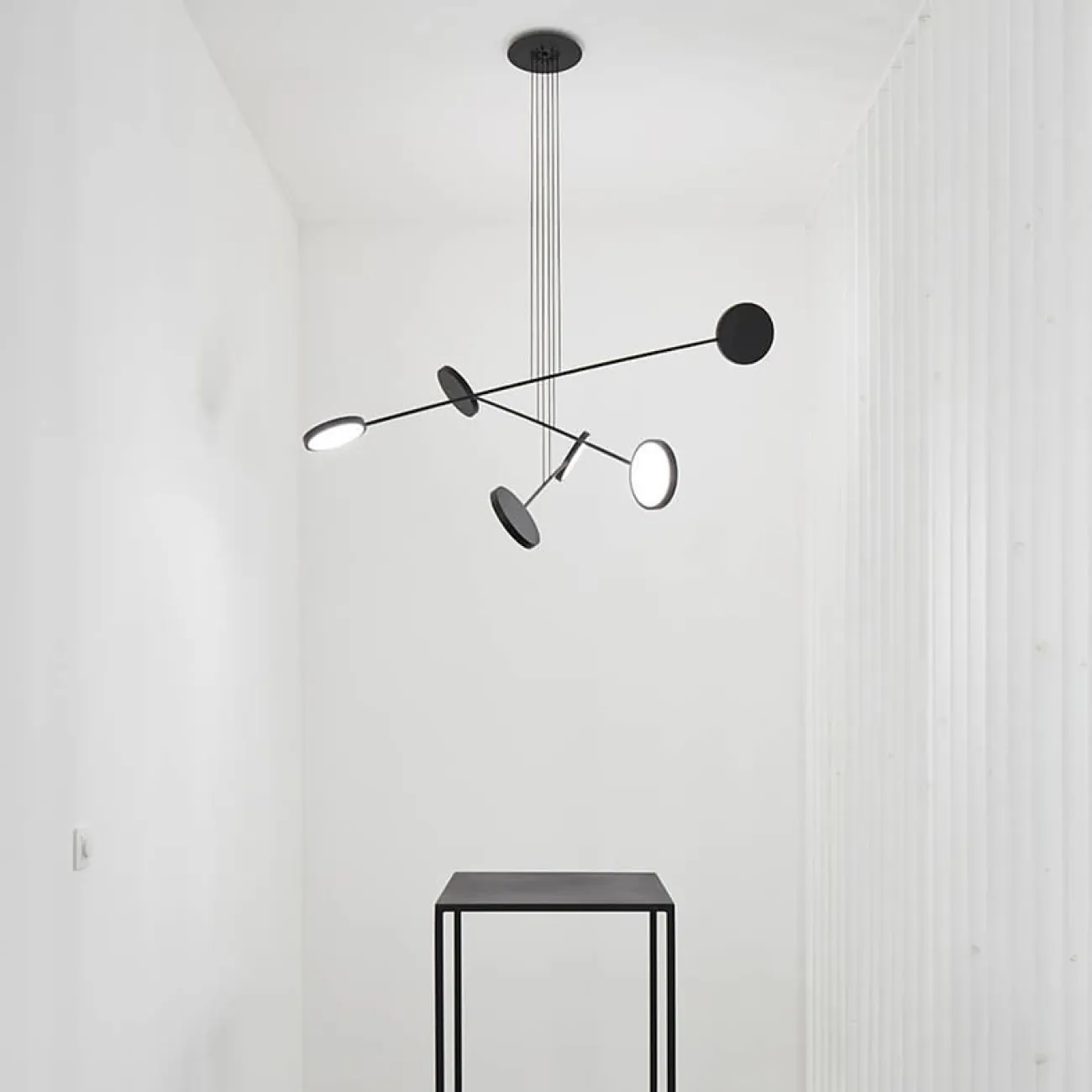 Светодиодная люстра с поворотными плафонами на штангах LESTI