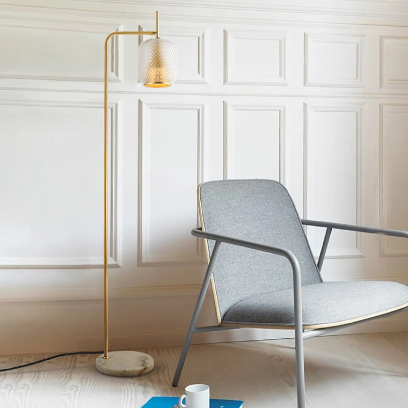 Дизайнерский торшер с плафоном из рифленого стекла LICATA FL Дизайнерский торшер с плафоном из рифленого стекла LICATA FL