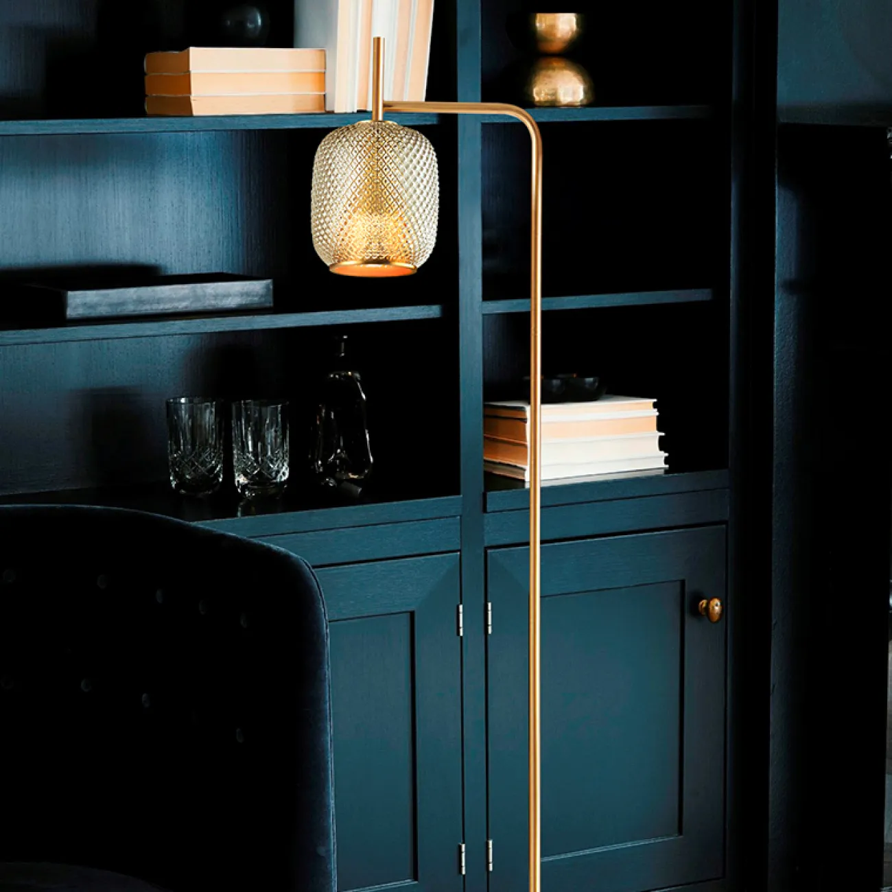 Дизайнерский торшер с плафоном из рифленого стекла LICATA FL Дизайнерский торшер с плафоном из рифленого стекла LICATA FL